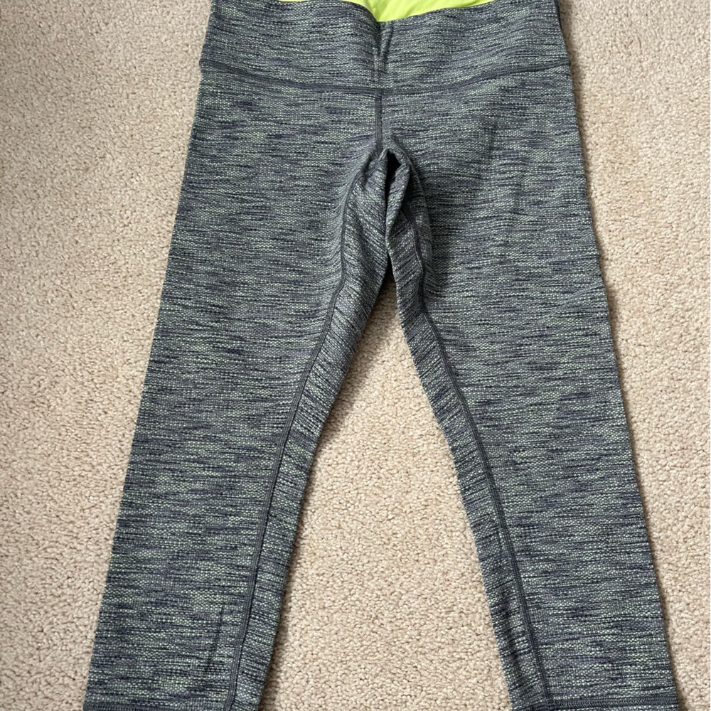 Patterned lululemon cropped leggings